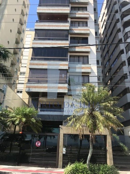 Cobertura à venda com 3 quartos, 457m² - Foto 1