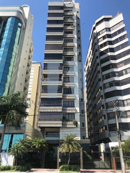 Cobertura à venda com 3 quartos, 457m² - Foto 2