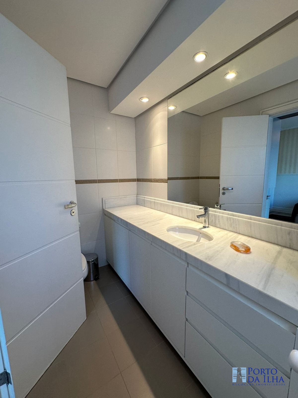 Apartamento à venda com 3 quartos, 221m² - Foto 21