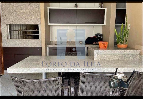 Casa à venda com 4 quartos, 380m² - Foto 2