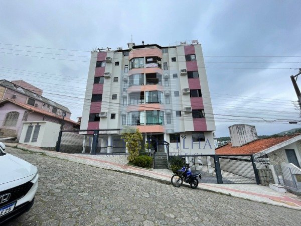 Apartamento à venda com 3 quartos, 138m² - Foto 1