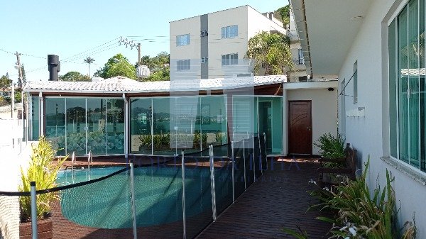 Casa à venda com 3 quartos, 351m² - Foto 7