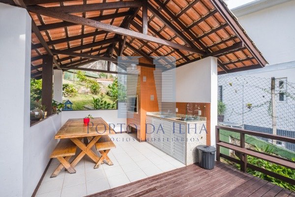 Casa à venda com 6 quartos, 300m² - Foto 6