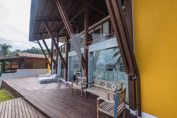 Casa à venda com 6 quartos, 300m² - Foto 4