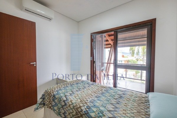 Casa à venda com 6 quartos, 300m² - Foto 18