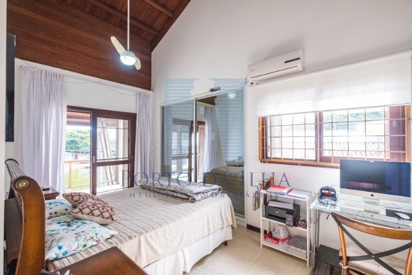 Casa à venda com 6 quartos, 300m² - Foto 15