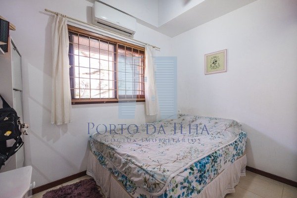 Casa à venda com 6 quartos, 300m² - Foto 16