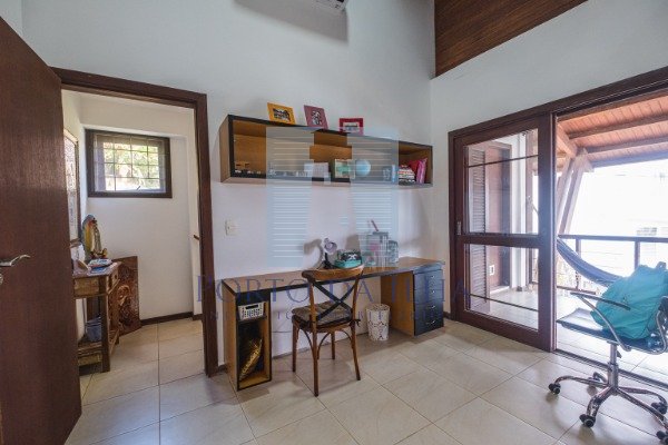 Casa à venda com 6 quartos, 300m² - Foto 19