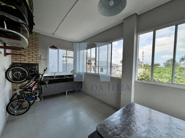 Casa à venda com 3 quartos, 210m² - Foto 8