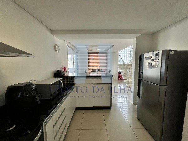 Casa à venda com 3 quartos, 210m² - Foto 12