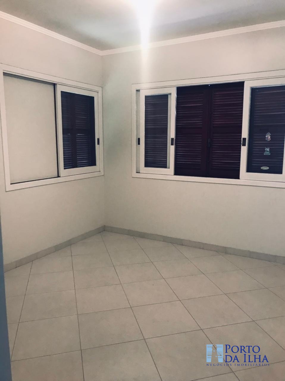 Casa de Condomínio para alugar com 4 quartos, 273m² - Foto 10