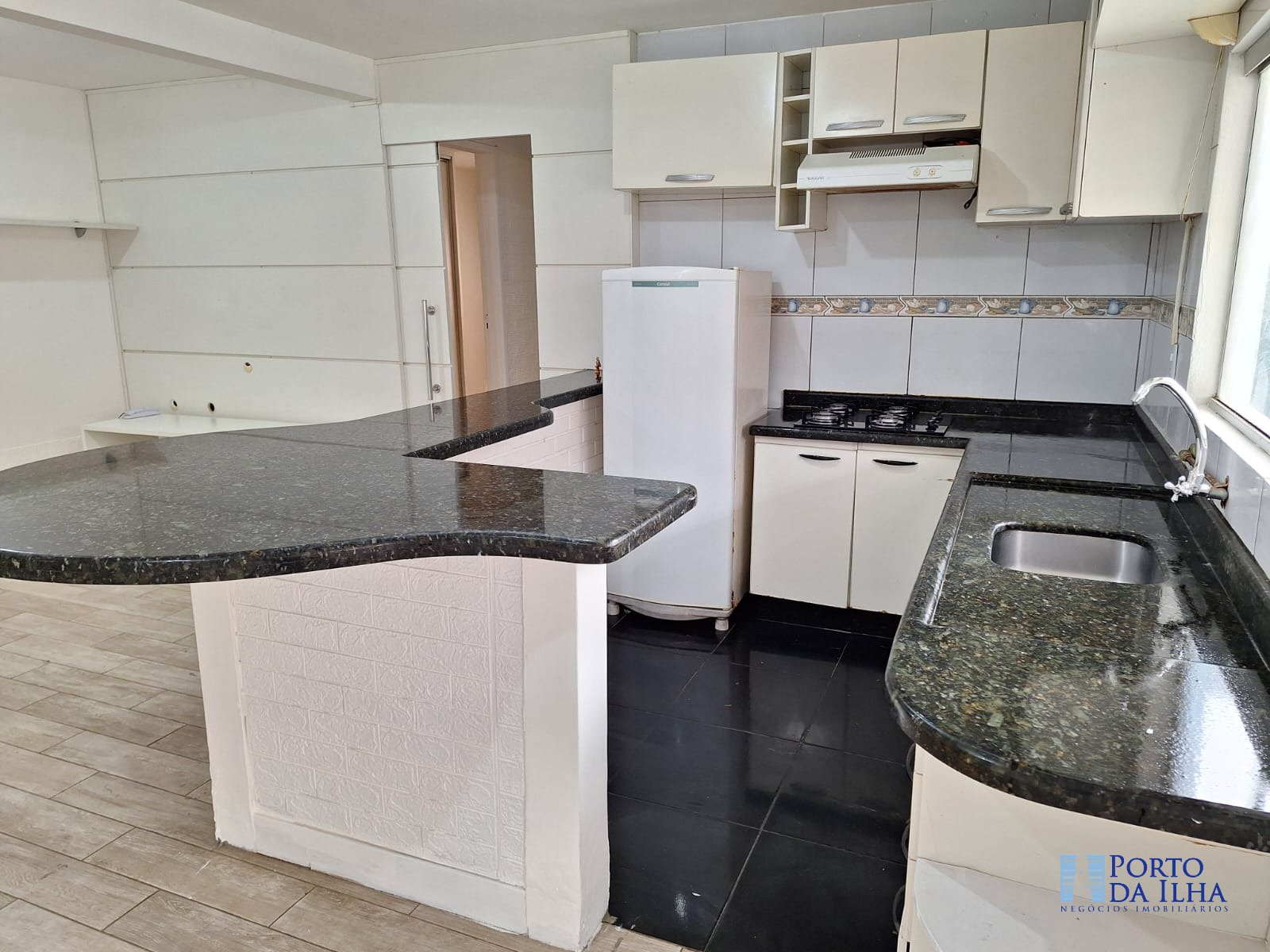 Apartamento à venda com 2 quartos, 72m² - Foto 3