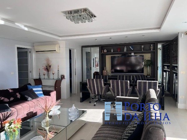 Casa à venda com 5 quartos, 585m² - Foto 4