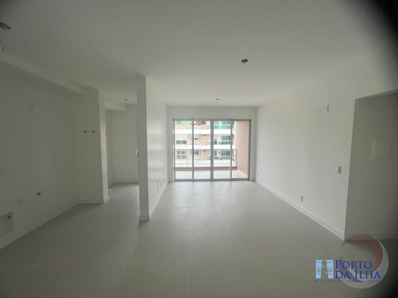 Apartamento à venda com 2 quartos, 100m² - Foto 2