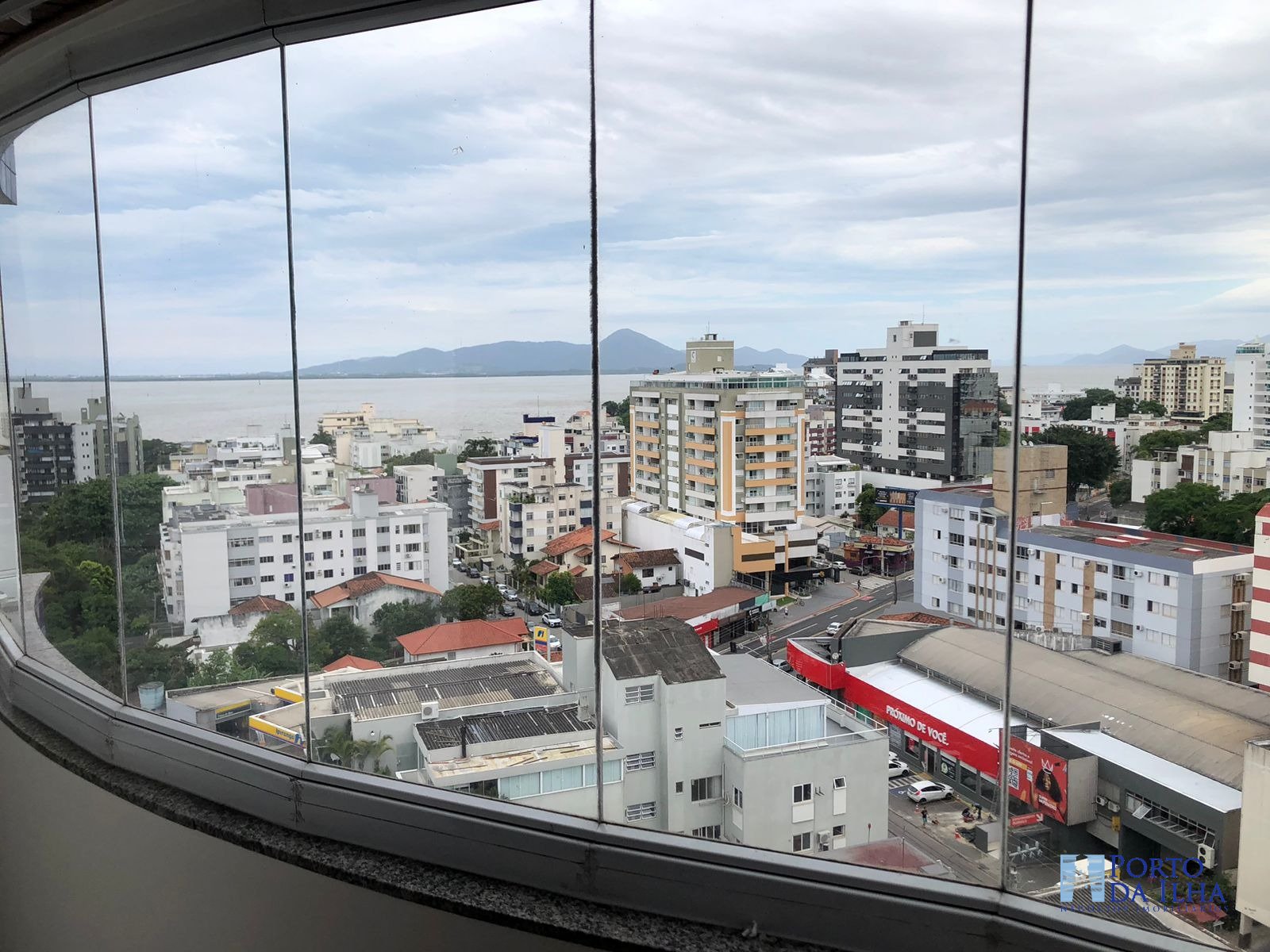 Cobertura à venda com 3 quartos, 243m² - Foto 1